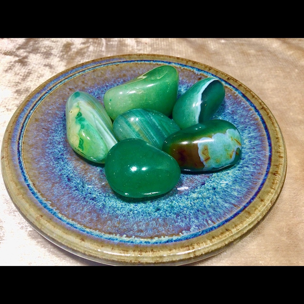 2x Green Hummingbird Quartz, Tumbled and Polished - Picture 6 of 8